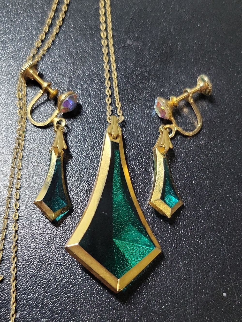 Gold-Tone Green Art Glass Pendant Necklace and Earrings Set